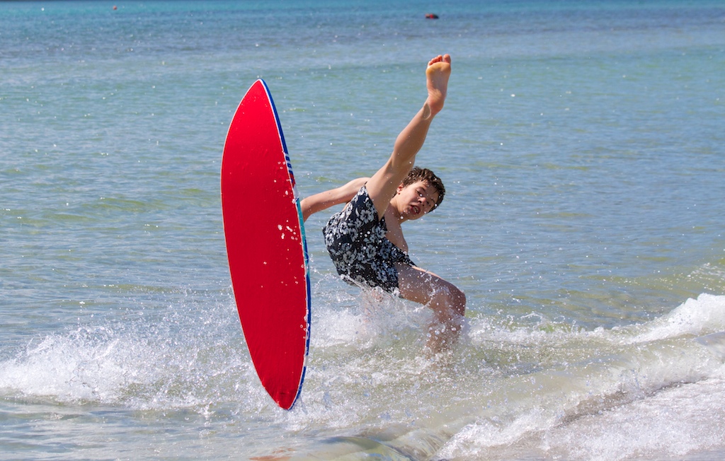 How to wax a skimboard & prevent falling